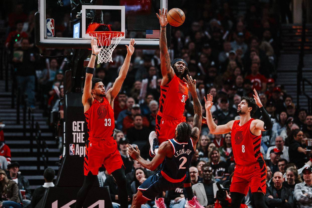 洛杉矶快船NBA击败菲尼克斯太阳莱昂纳德中投命中的简单介绍